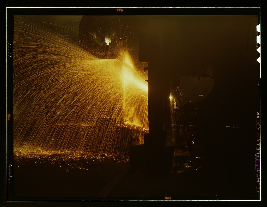 Jack Delano, A welder who works in the round-house at the Chicago and Northwestern Railroad's Proviso yard, December 1942