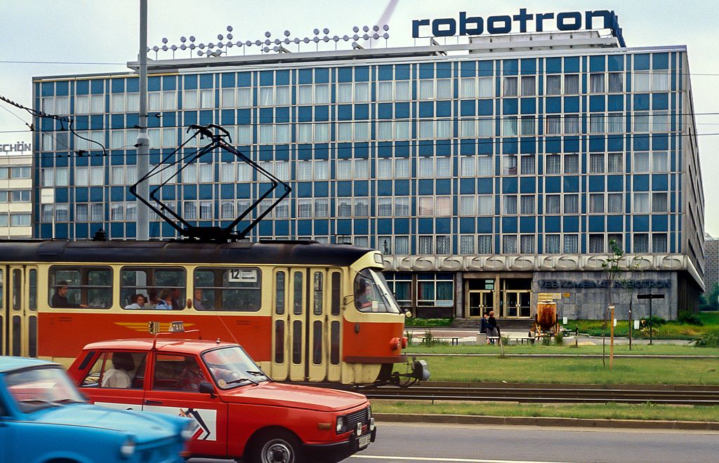 Volkseigener Betrieb Kombinat Robotron Dresden, 1990